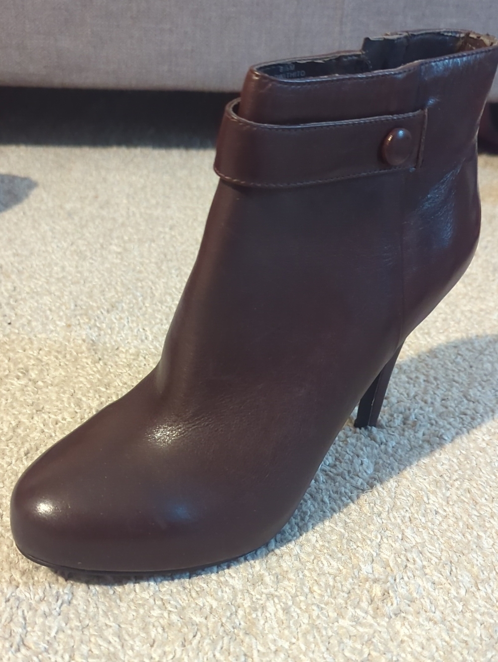Nine West Gowitho 8 1/2 Leather Zip Ankle Boot
